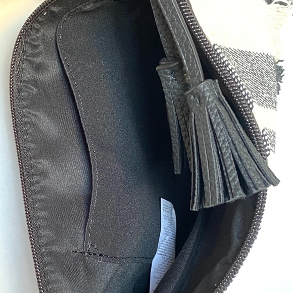 Old navy fringe clutch - Picture 7 of 8